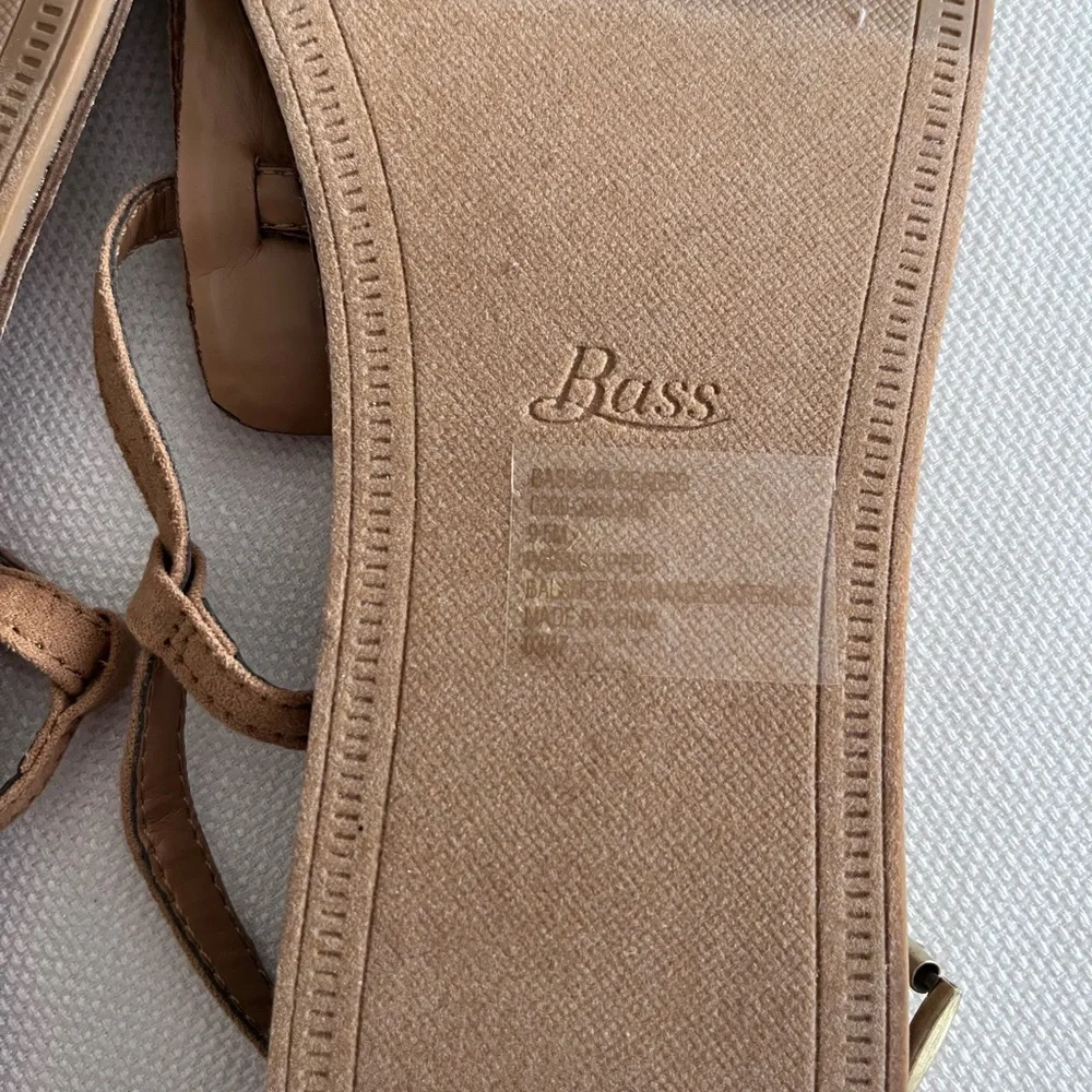 Bass Women's Tan Beaded T‑Strap Sandals Size 9 1/2 NWOT - Picture 5 of 5